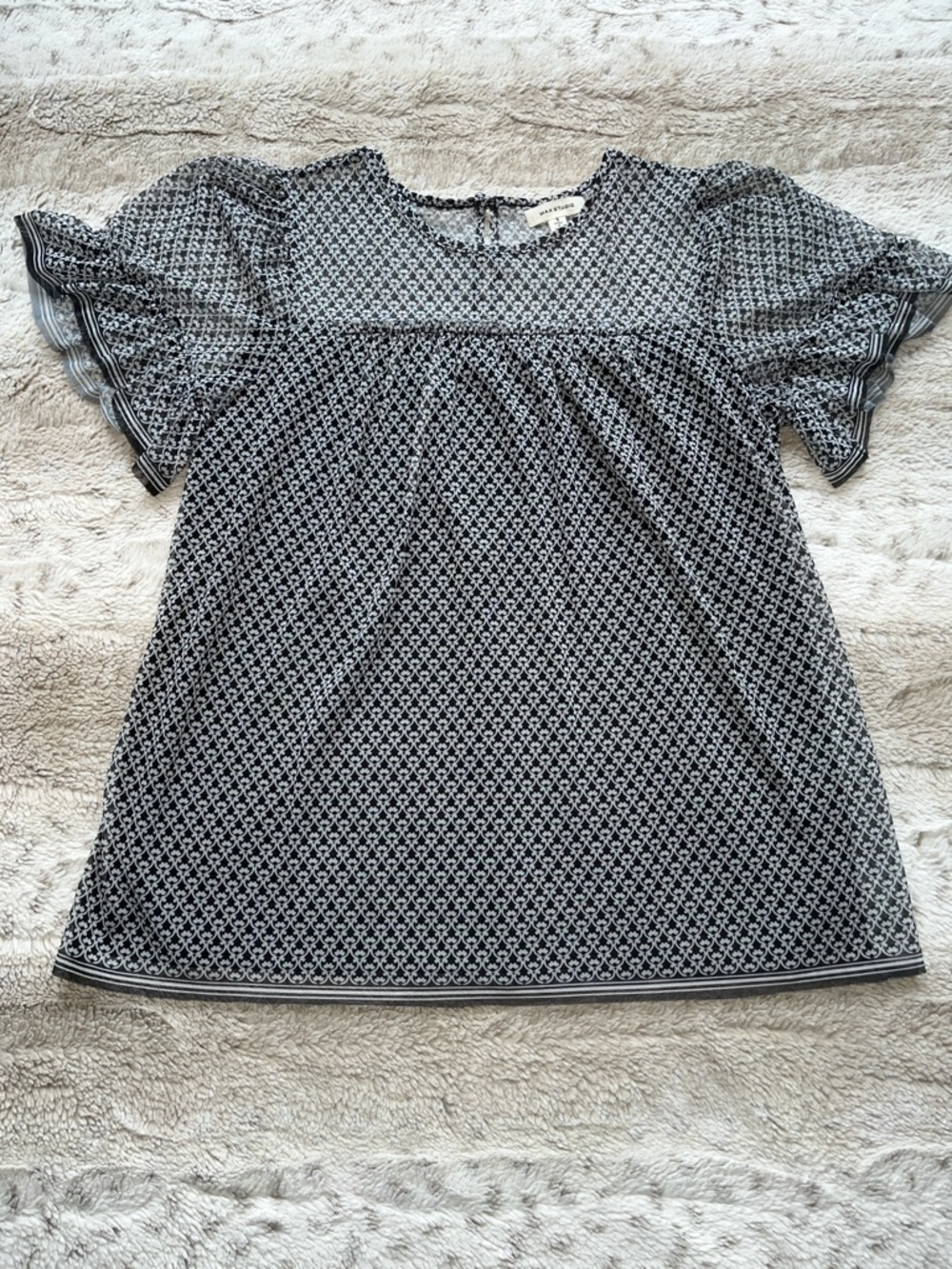 Max Studio Black & White Printed Flutter-Sleeve Top